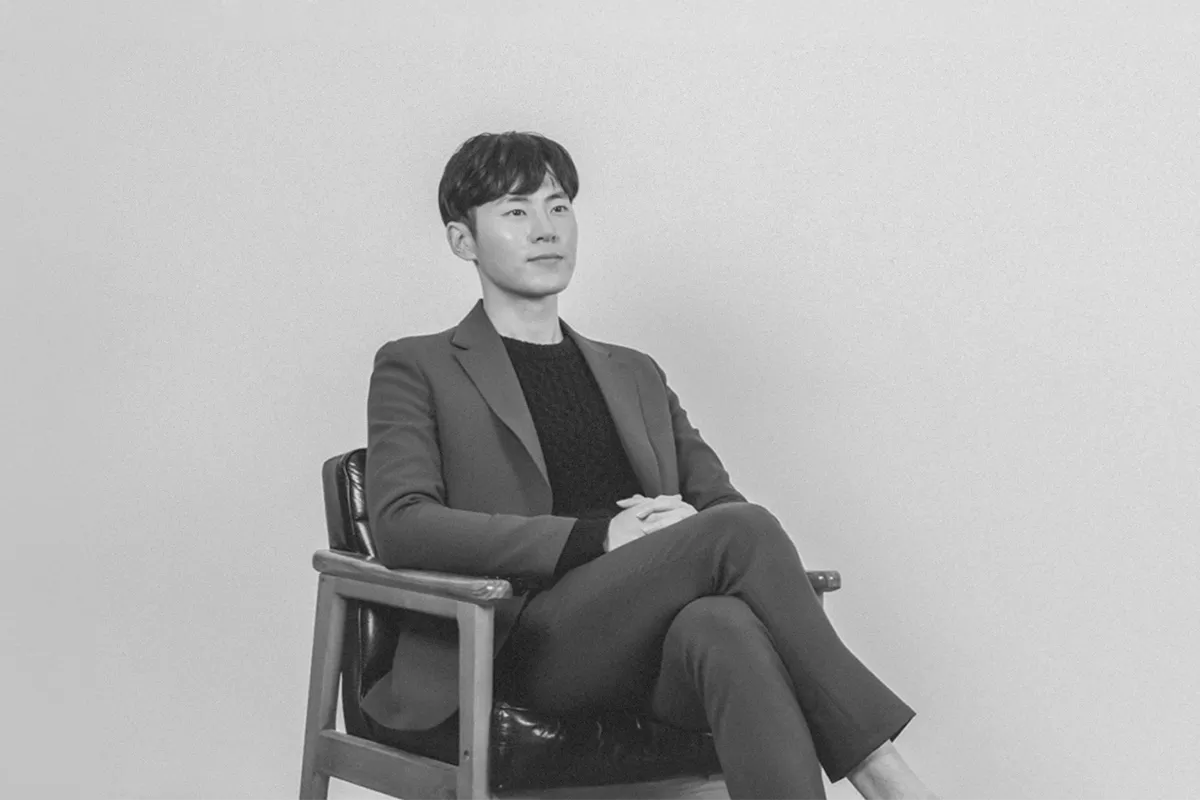 인터뷰를 중심으로 한 아워스토리의 정체성