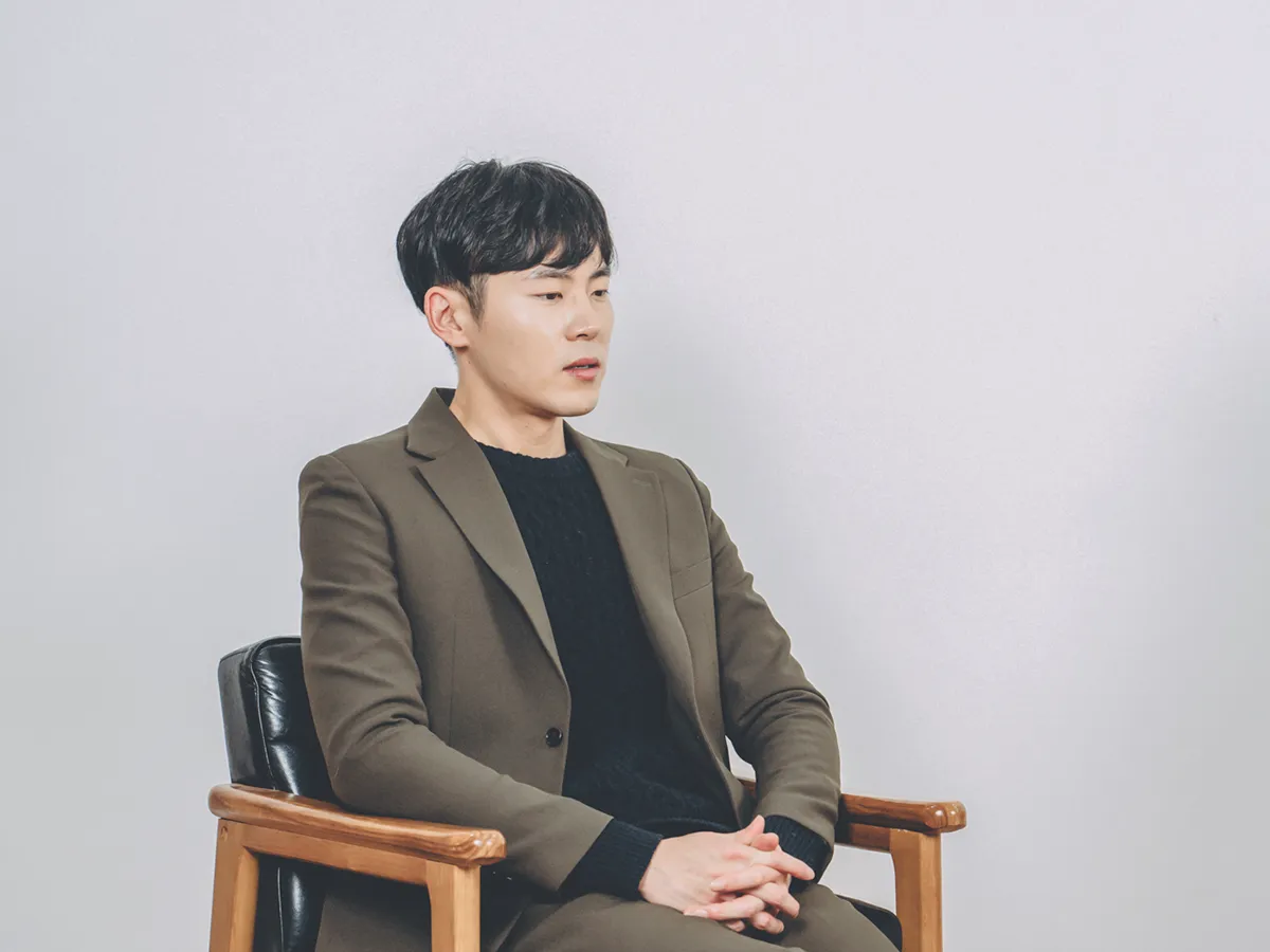 부모와 자녀 또는 가족 인터뷰 장면